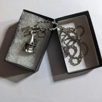 Gnomo ciondolo iniziale M e Cuore con catenina.