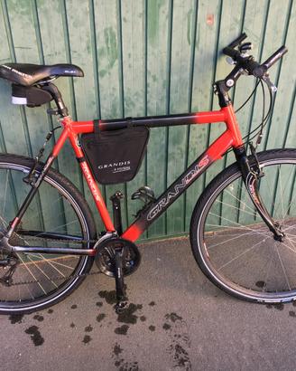 City bike un po' MTB Grandis Verona