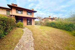 VILLA A SCHIERA A POLPENAZZE DEL GARDA
