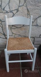 Sedia bianca bimbo/a in legno con seduta in vimini