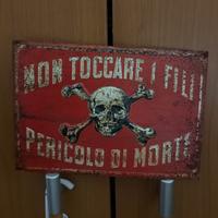Insegna in ferro teschio