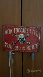 Insegna in ferro teschio