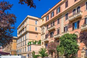 5 LOCALI A ROMA