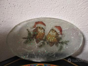 Piattino ovale con decorazioni. 