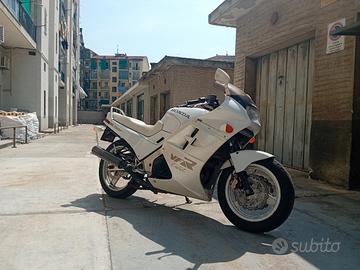 Honda VFR 750 F - Modello CARAT