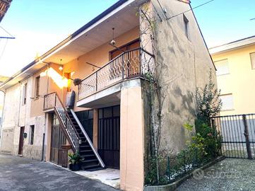 CASA SEMINDIPENDENTE A MONTALTO DORA