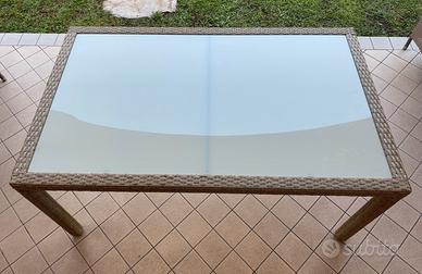 Tavolo da esterno finto vimini con ripiano vetro