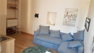 Monocamera arredata con bagno