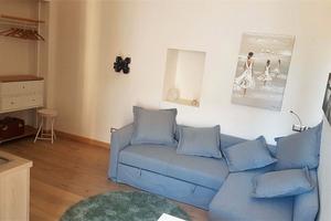 Monocamera arredata con bagno