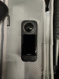 Insta360 X3 con accessori