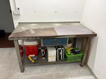 Tavolo da lavoro in ferro