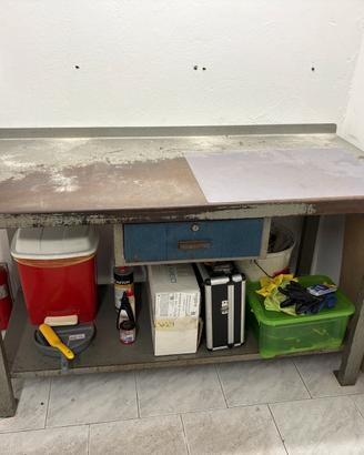 Tavolo da lavoro in ferro