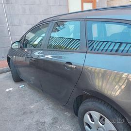 OPEL ASTRA SPORTS TOURER 2011