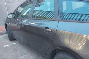OPEL ASTRA SPORTS TOURER 2011