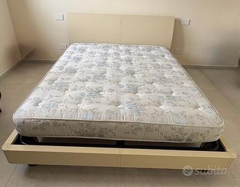Letto matrimoniale  in cuoio