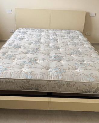 Letto matrimoniale  in cuoio