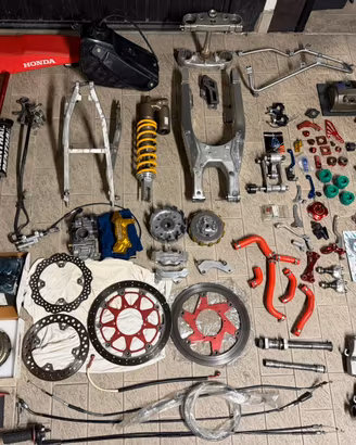 Ricambi Honda CRF (specialmente 450 a carburatore)