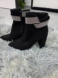  stivaletto nero in similpelle scamosciata con tac