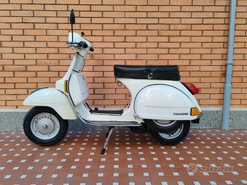 Piaggio Vespa P200E