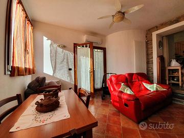 Divano in pregiata pelle con 2 recliner