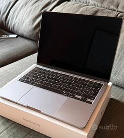 MacBook Air 13 pollici - M2 - 8GB RAM