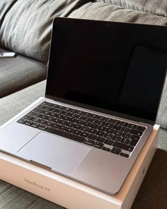 MacBook Air 13 pollici - M2 - 8GB RAM