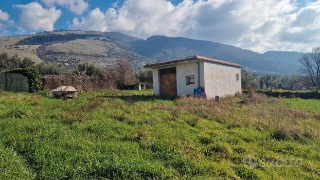 Piglio, locale magazzino con terreno