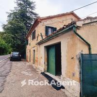 TIPICO CASALE IN PIETRA CON GIARDINO