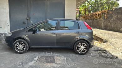 Auto grande punto