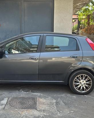 Auto grande punto