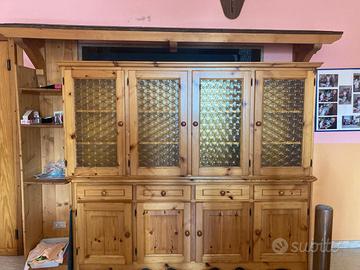 Armadio in legno massiccio