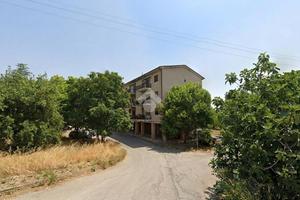3 LOCALI A CASTROVILLARI