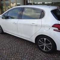 Peugeot 208 Blue 1.5HDi 5 porte" Versione Allure 