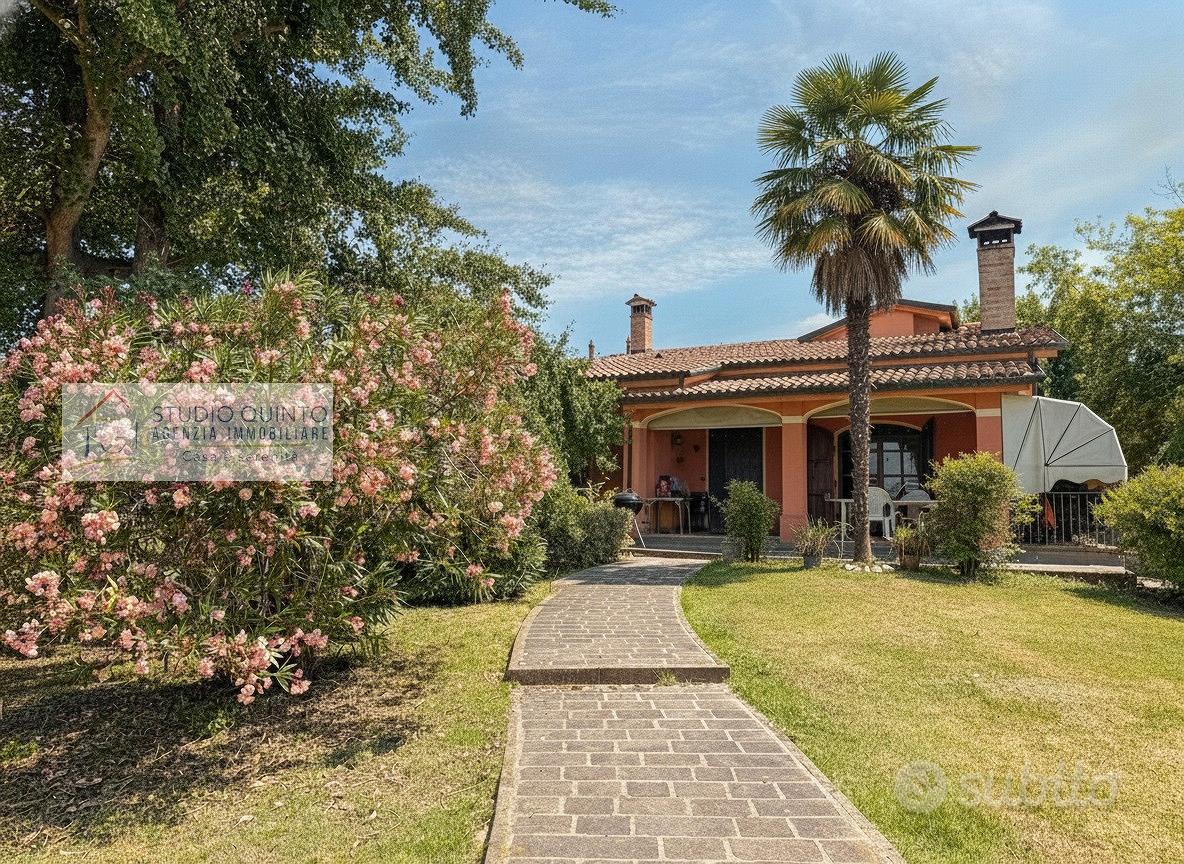Villa singola immersa nel verde