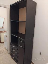 Colonna con ripiani cassetti per soggiorno + sedie