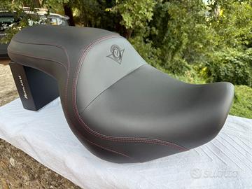 Sella completamente ricostruita per Kawasaki VN900