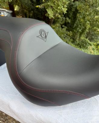 Sella completamente ricostruita per Kawasaki VN900