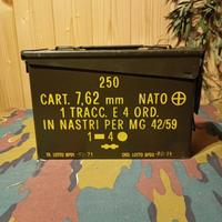 Ammo crate + 4 ammo box