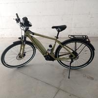CUBE Bici Elettrica Trekking