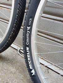 Mountain bike n. 2 cerchi completi da 26