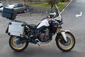 Africa Twin 2016  tricolor 1000 cc manuale