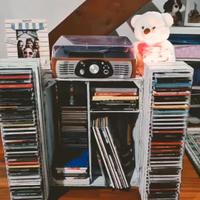 Mobiletto anticato per vinili, cd e dvd