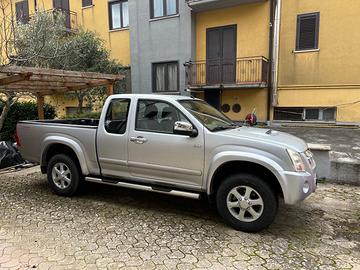 Isuzu D-Max Space Cab 4x4 3.0 LS, 12000 km reali