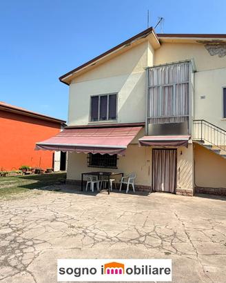Casa singola con magazzino agricolo e giardino