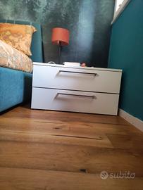 👉 Comodino IKEA bianco moderno – perfetto stato! 