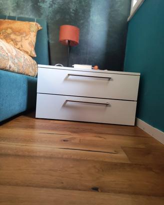 👉 Comodino IKEA bianco moderno – perfetto stato! 