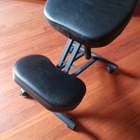 sedia da ufficio su ginocchia ergonomica
