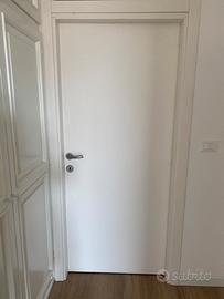 porta bianca in legno