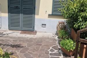 Villetta parte di ex convento, con corte