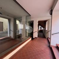 NEGOZIO A PADENGHE SUL GARDA